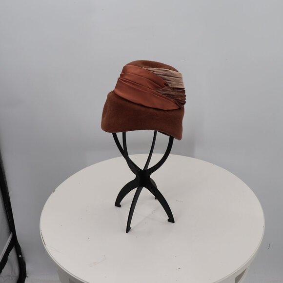 VIntage Brown 1920s Cloche Hat - Picture 1 of 8